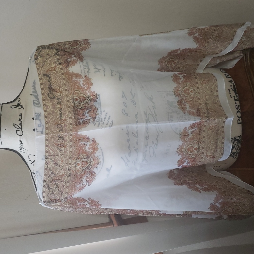 Liang Dian White/ tan Scarf